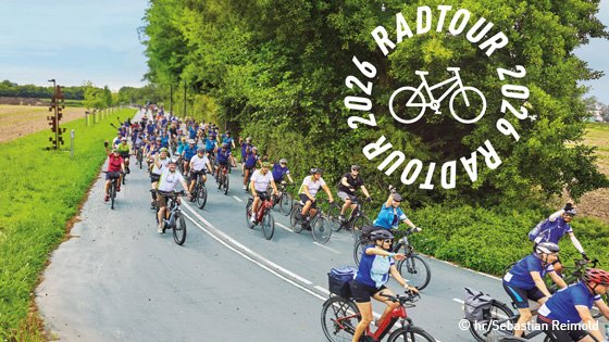 Foto von der Radtour 2025. Das Teilnehmer-Feld ist unterwegs.