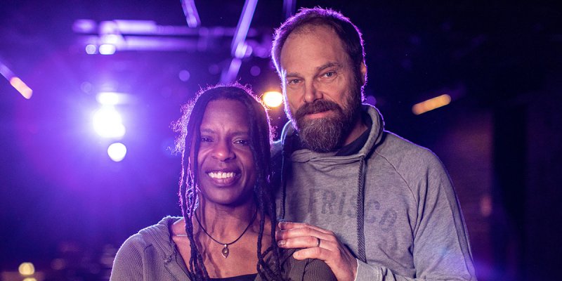 die beiden Musiker Judy Bailey und Patrick Depuhl im Bühnenlicht